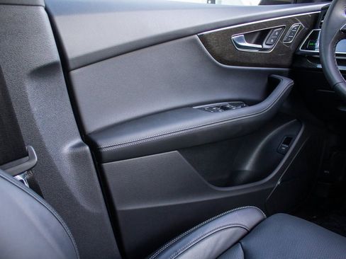 Used 2025 Audi Q8 Prestige image 19