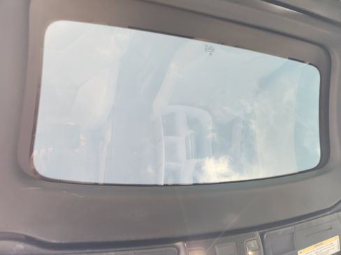 Used 2015 Mercedes-Benz SLK 250 image 25