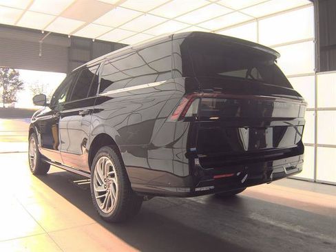 Used 2025 Lincoln Navigator L Reserve AWD/4WD image 4