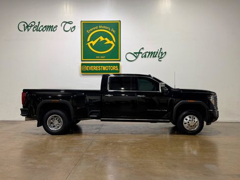 Used 2024 GMC Sierra 3500 Denali Ultimate AWD/4WD image 2