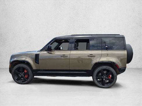 Used 2024 Land Rover Defender 110 X AWD/4WD image 5