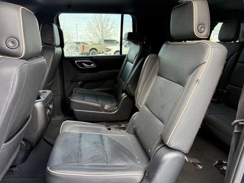 Used 2023 Chevrolet Suburban Premier image 10