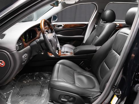 Used 2005 Jaguar XJ8 RWD image 44