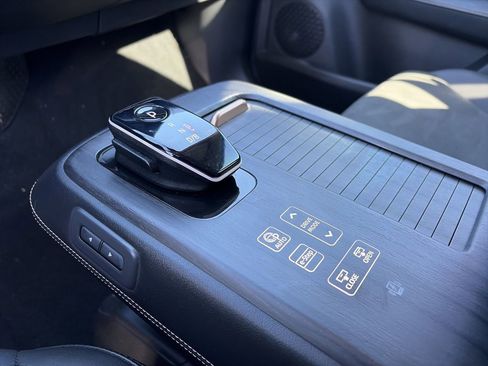 Certified 2023 Nissan Ariya FWD image 18