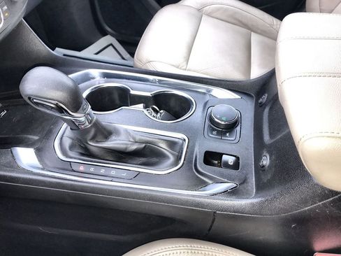 Used 2023 Chevrolet Traverse LT w/ LPO, Floor Liner Package FWD image 19