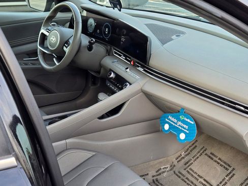 Used 2025 Hyundai Elantra SEL image 8