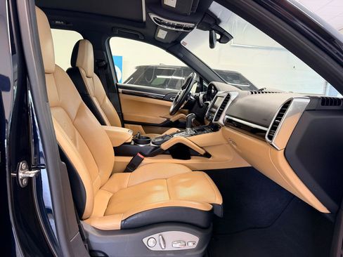 Used 2016 Porsche Cayenne AWD/4WD image 25