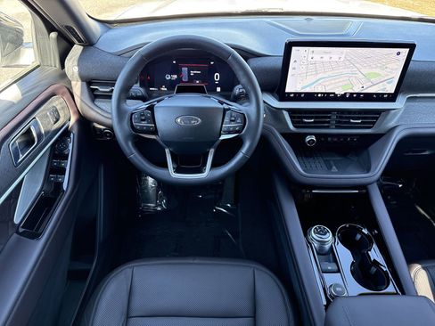 Used 2025 Ford Explorer Platinum w/ Ultimate Package image 14