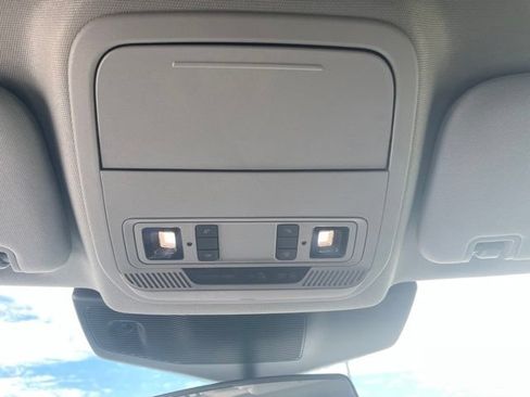 Used 2022 Ford Explorer XLT w/ Class IV Trailer Tow Package AWD/4WD image 17