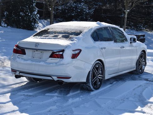 Used 2017 Honda Accord Sport image 7