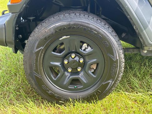 Used 2018 Jeep Wrangler Sport image 11