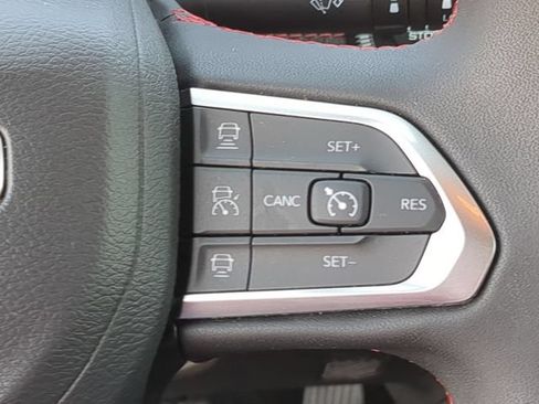 Used 2025 Jeep Compass Trailhawk AWD/4WD image 23