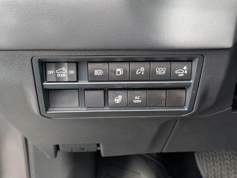 Used 2024 Toyota Tundra Platinum AWD/4WD image 22