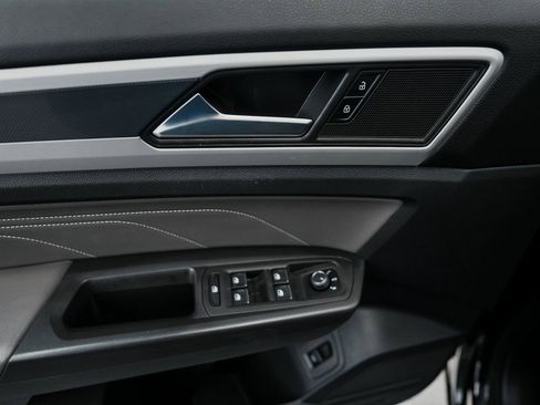 Used 2023 Volkswagen Atlas Cross Sport SEL image 12