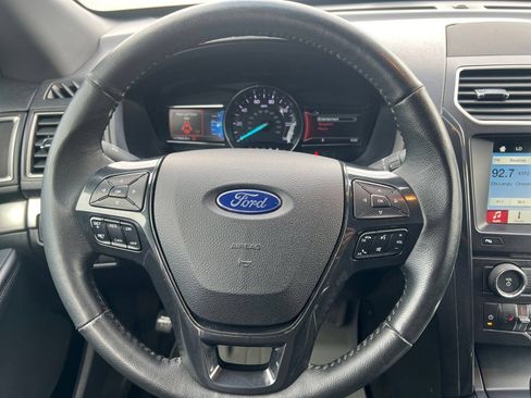 Used 2018 Ford Explorer XLT w/ Equipment Group 202A AWD/4WD image 14