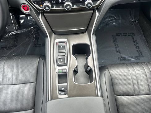 Used 2021 Honda Accord Touring image 11
