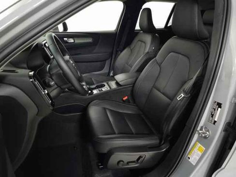 Certified 2025 Volvo XC40 B5 Core image 17