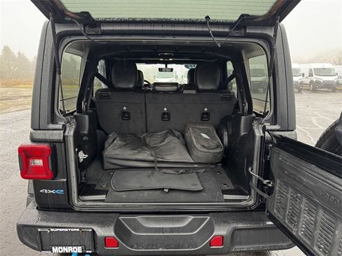 Certified 2022 Jeep Wrangler Unlimited Sahara w/ Cold Weather Group image 17