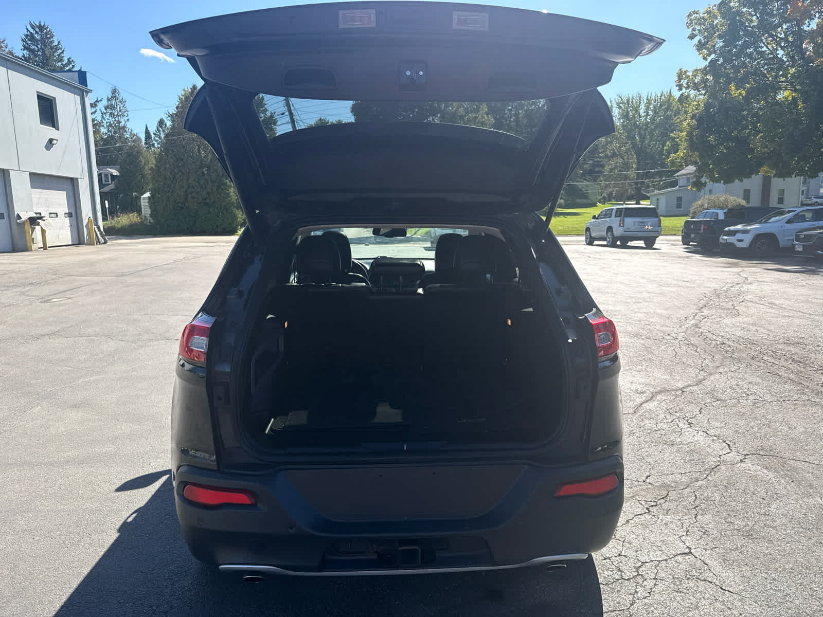 Used 2014 Jeep Cherokee Limited w/ Technology Group AWD/4WD image 15