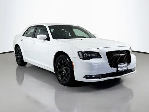 Used 2019 Chrysler 300 S AWD/4WD image 4