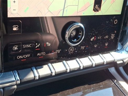 Used 2025 GMC Yukon XL Denali image 17