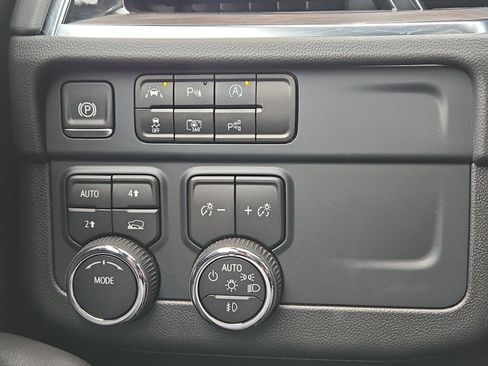 Used 2025 Chevrolet Tahoe LT w/ Comfort Package image 21