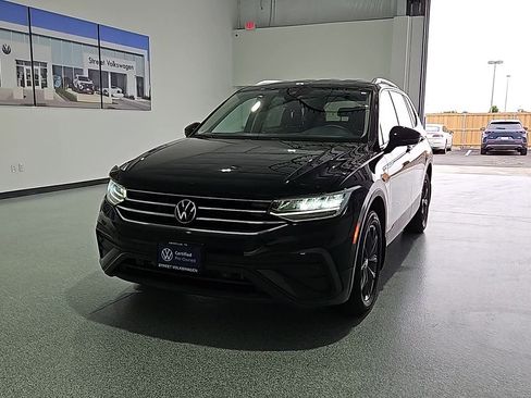 Certified 2024 Volkswagen Tiguan SE FWD image 3