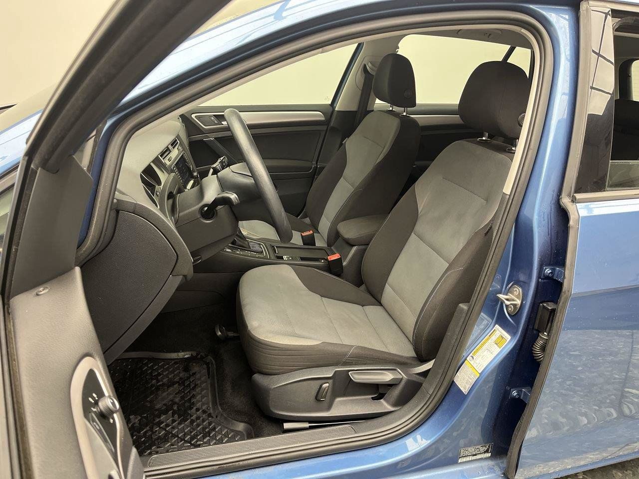 Used 2015 Volkswagen e-Golf Limited Edition FWD image 10