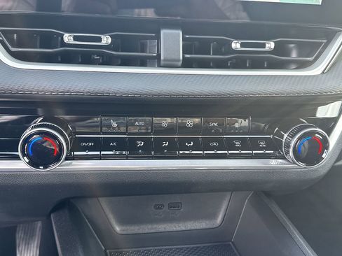 New 2026 Chevrolet Equinox LT image 9