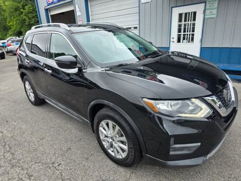Used 2018 Nissan Rogue SV FWD image 3