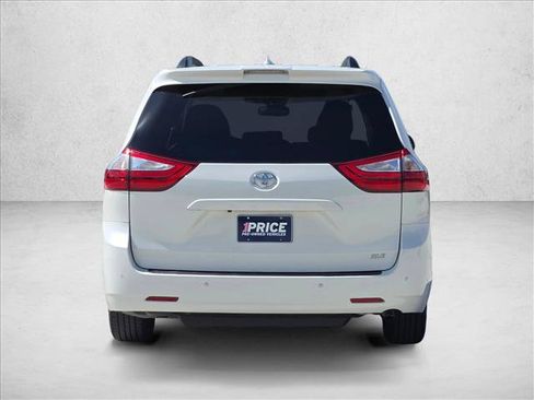Used 2019 Toyota Sienna XLE Premium FWD image 7