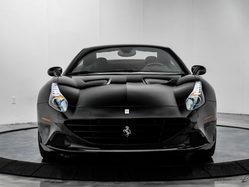 Used 2016 Ferrari California T image 31