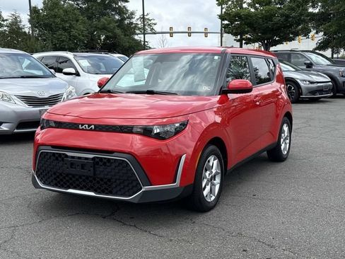 Used 2023 Kia Soul LX w/ Option Group 015 FWD image 5