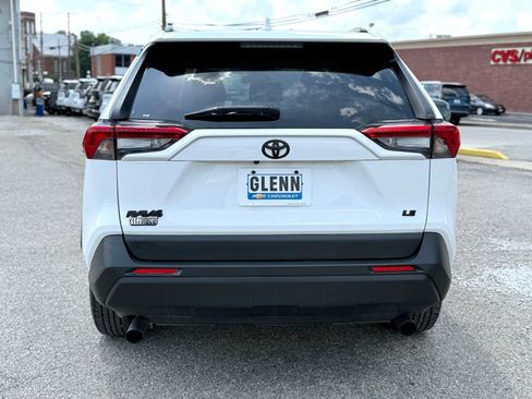 Used 2021 Toyota RAV4 LE FWD image 5