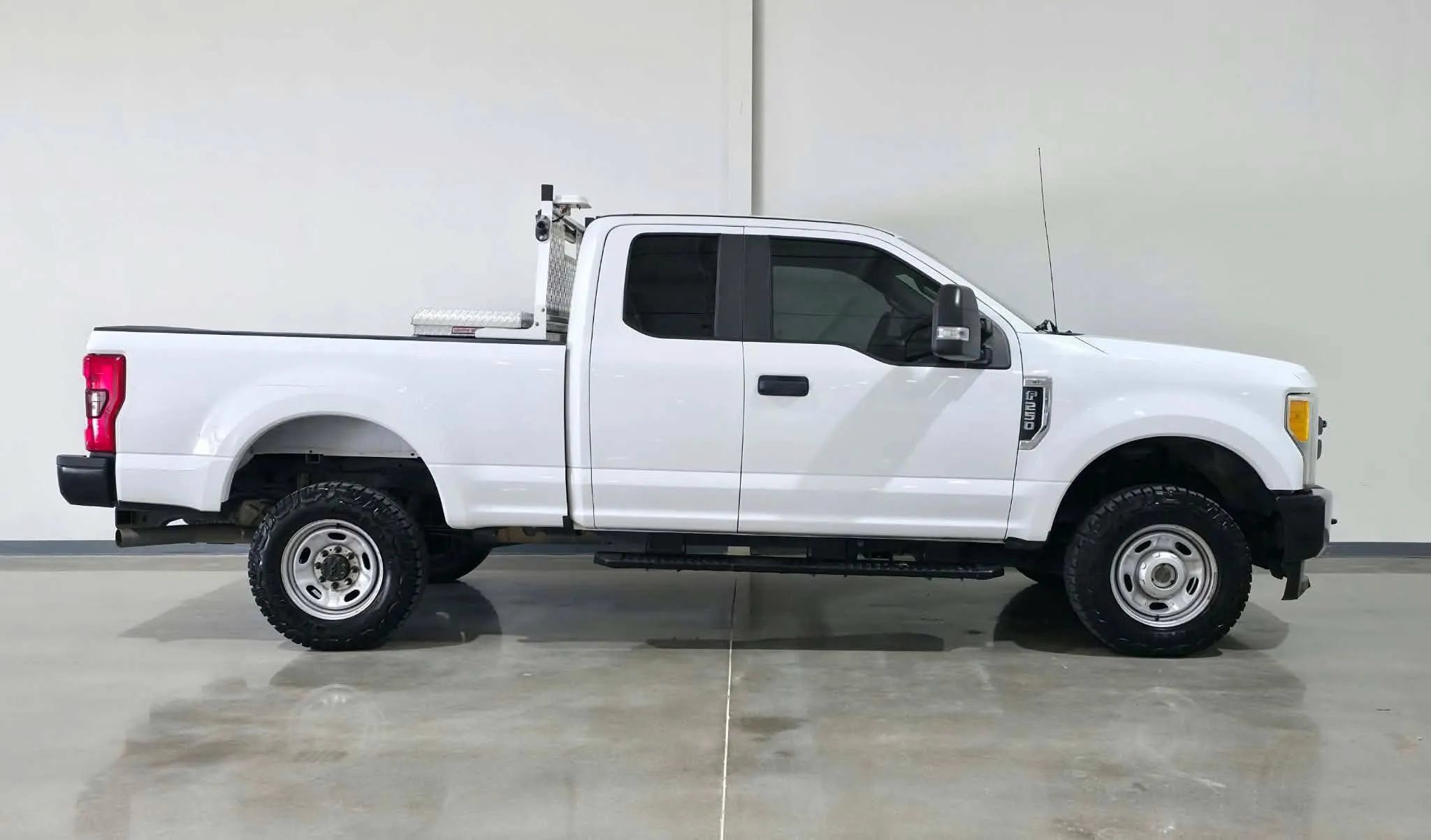 Used 2017 Ford F250 XL w/ Power Equipment Group AWD/4WD image 2