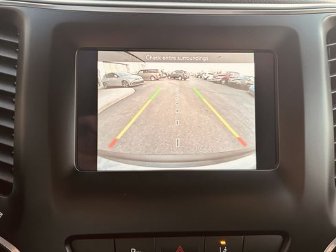 Used 2021 Jeep Cherokee Latitude Plus image 13