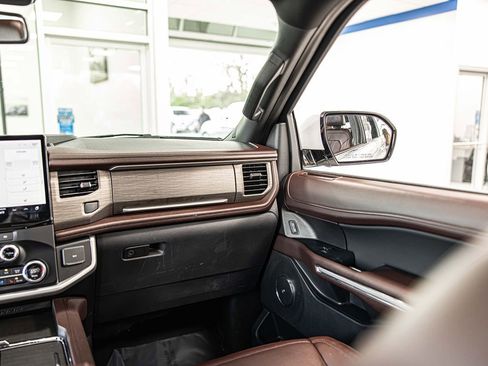 Used 2024 Ford Expedition Limited image 42