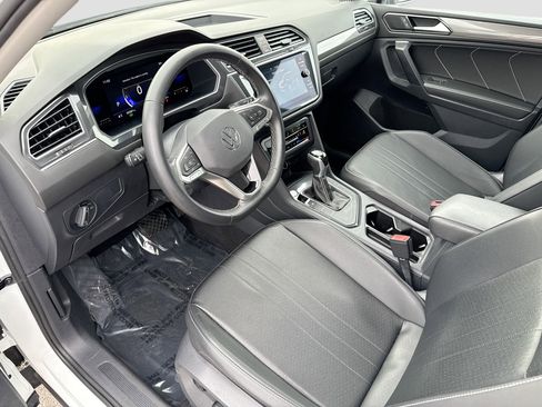 Used 2023 Volkswagen Tiguan SE image 25