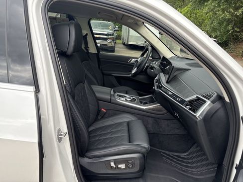 Used 2025 BMW X7 xDrive40i AWD/4WD image 29