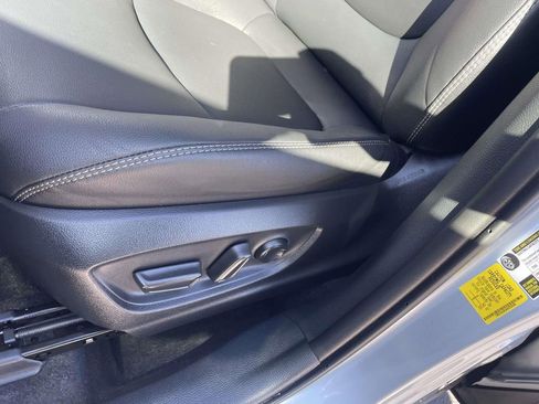 Used 2022 Toyota Corolla Cross XLE w/ Convenience Package image 18