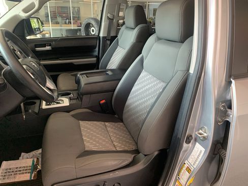 Used 2019 Toyota Tundra SR5 w/ SR5 Upgrade Package AWD/4WD image 14