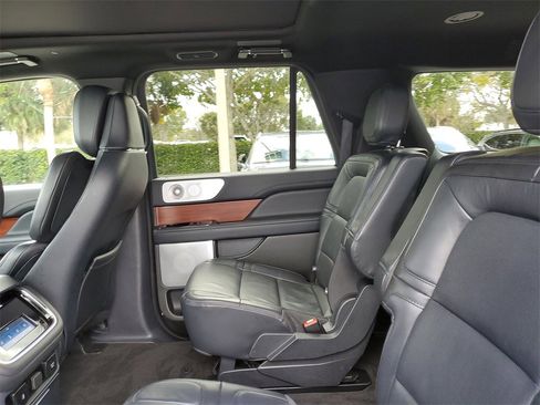 Certified 2022 Lincoln Navigator L Reserve image 11