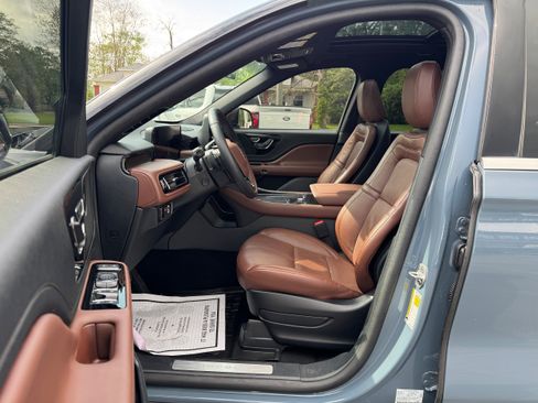 Used 2025 Lincoln Aviator Reserve image 10