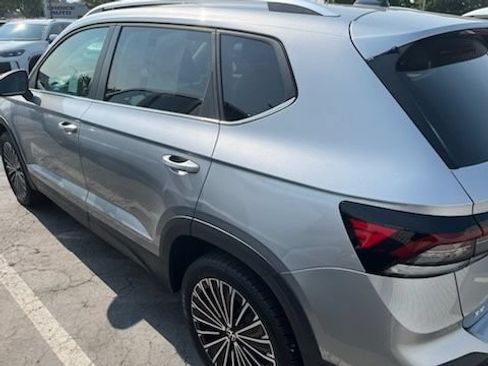 Used 2026 Volkswagen Taos SE FWD image 6