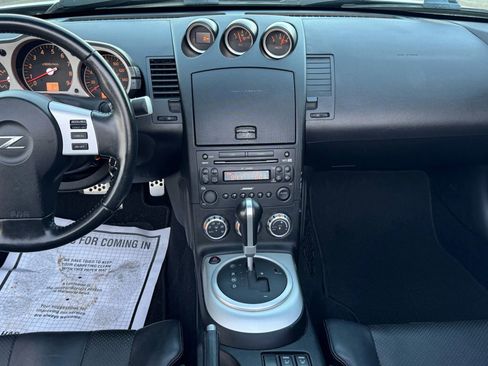 Used 2007 Nissan 350Z Touring RWD image 20