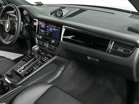 Certified 2025 Porsche Macan image 22