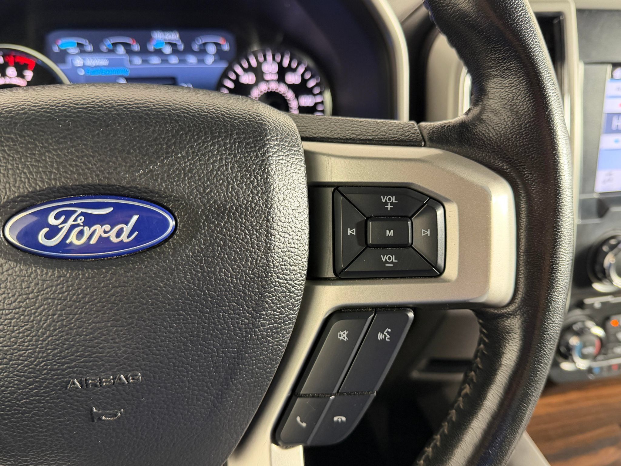 Used 2017 Ford F150 Lariat w/ Equipment Group 501A Mid AWD/4WD image 25