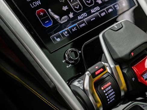 Used 2021 Lamborghini Urus AWD/4WD image 64