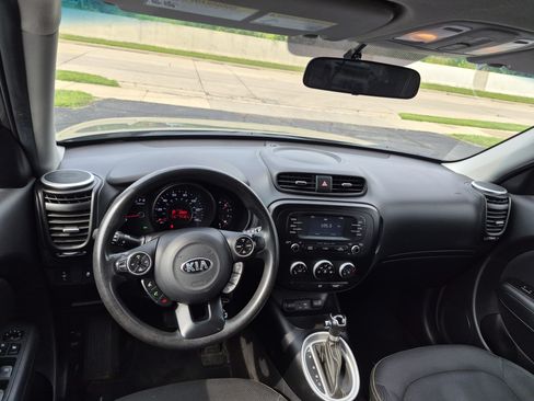 Used 2016 Kia Soul + FWD image 12