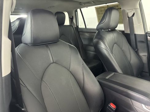 Used 2023 Toyota Highlander Limited image 30
